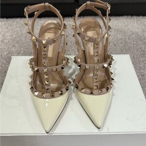 Valentino Rockstud Beige and white Heels size 34 ~ 4US
